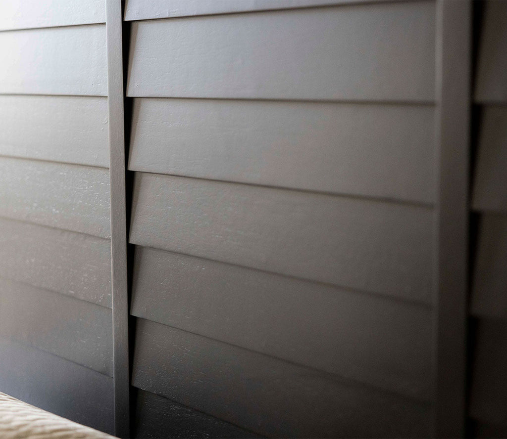 Delnoir Louvered Panel Bed